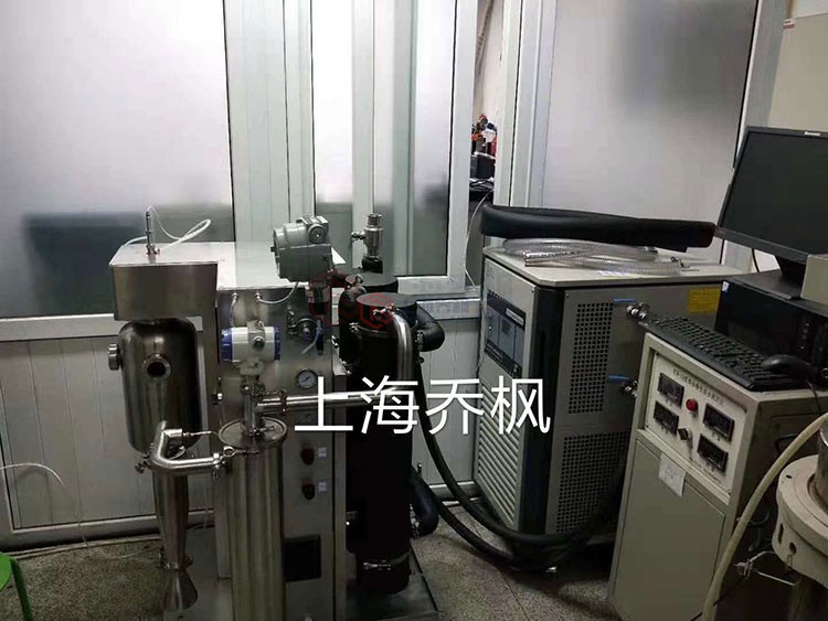 某大學(xué)實(shí)驗(yàn)室采購實(shí)驗(yàn)型閉式噴霧干燥機(jī)現(xiàn)場照